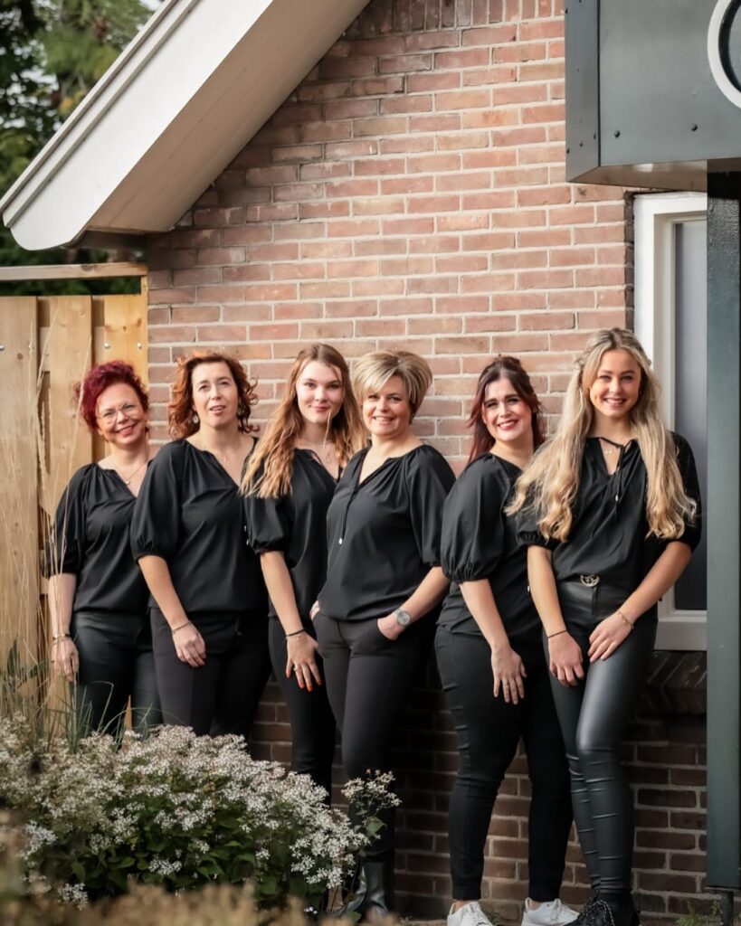 Het team van Natasja's Hairstudio na de drukke decembermaand